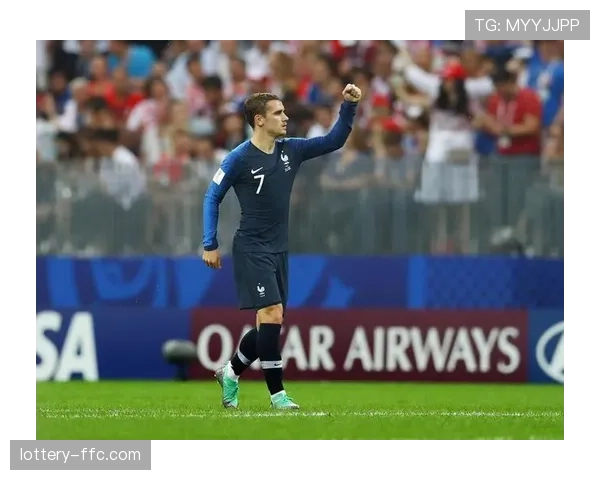 格列兹曼深度回撤参与防守，马竞核心球员牺牲填补人数空缺